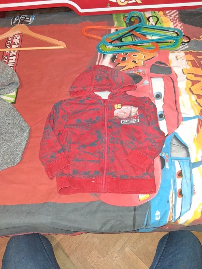 Gilet zippé a capuche 3ans disney cars