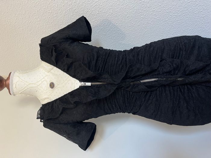 🖤 Robe noire dos nu à volants – The Kooples – Collection capsule Moonlight – Taille S (neuve avec é - photo numéro 2