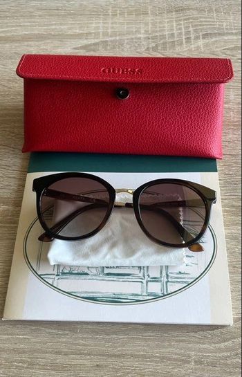 Lunettes de soleil Guess