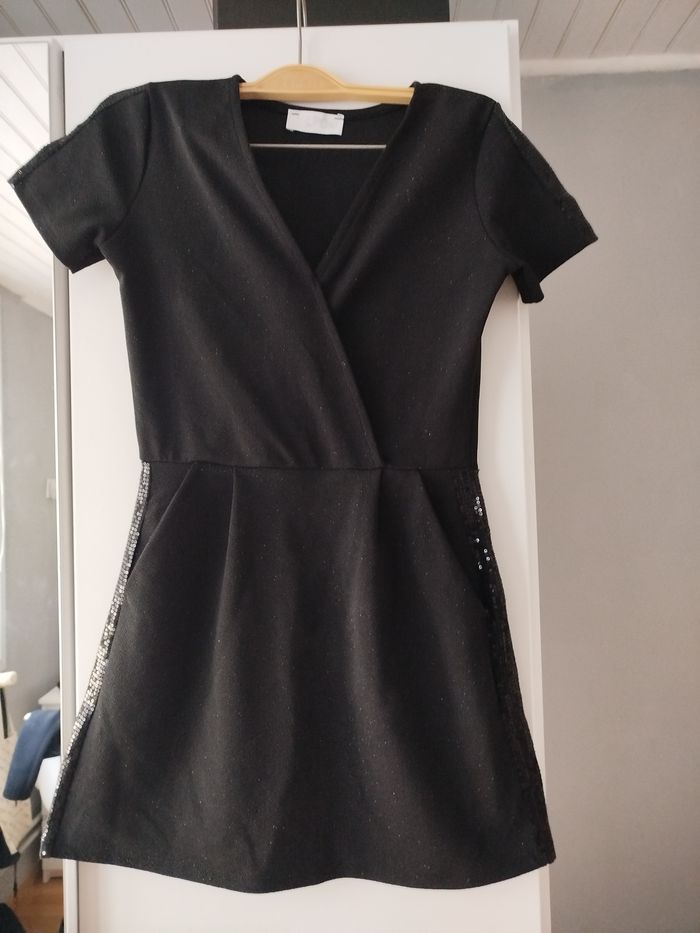Robe ado très bon état pailletée