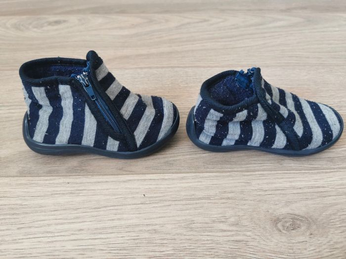 Chaussons taille 20 - photo numéro 4