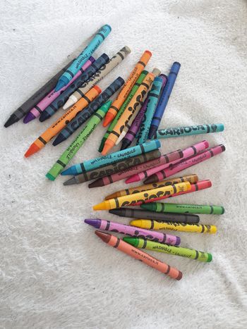 Lot d'une trentaine de crayons gras
