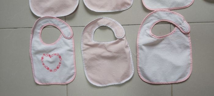 Lot bavoirs plastifiés à scratch - photo numéro 5