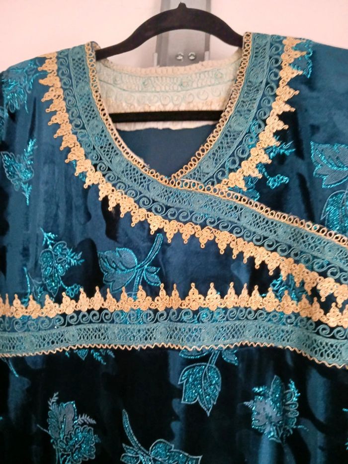 Robe velours  marocaine Taille 40 - photo numéro 3