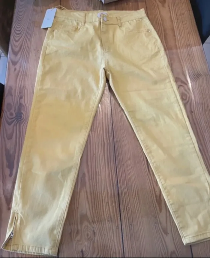 Jean neuf jaune pastel T44