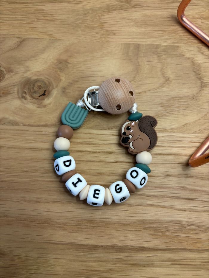 Attache-tétine personnalisée en silicone