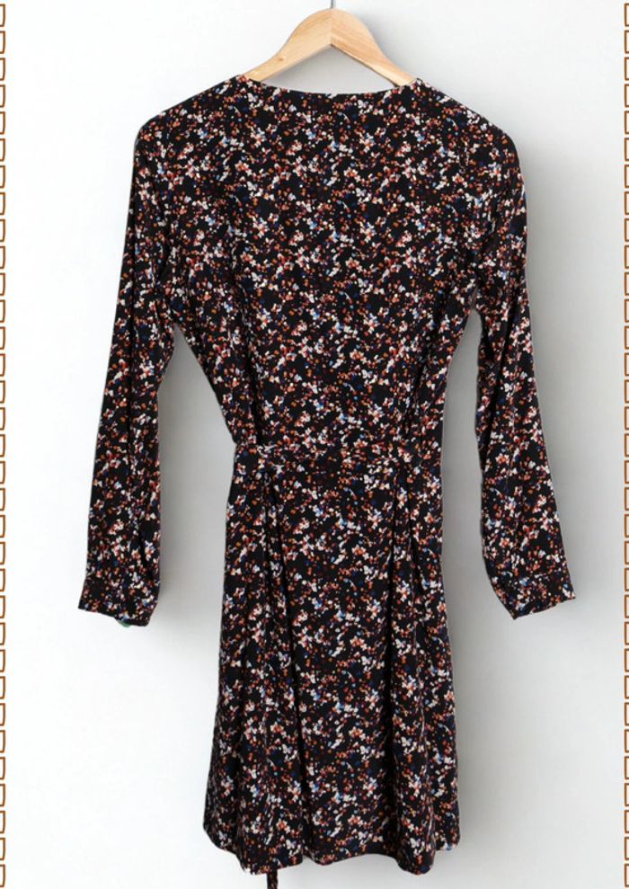 Robe fleurie portefeuille Sézane Taille 38 - photo numéro 7