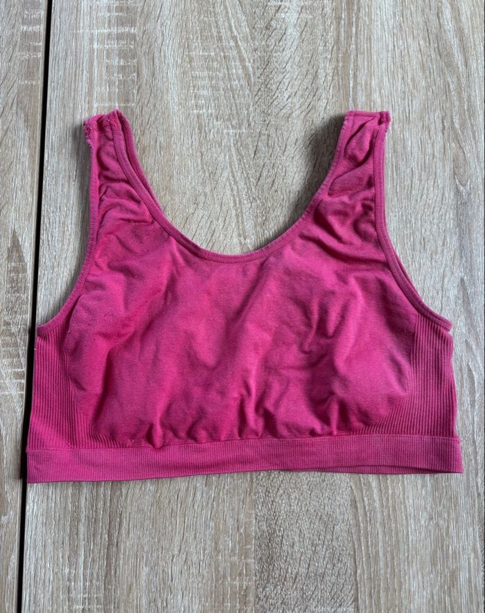 Brassière de sport rose très bon état - photo numéro 2