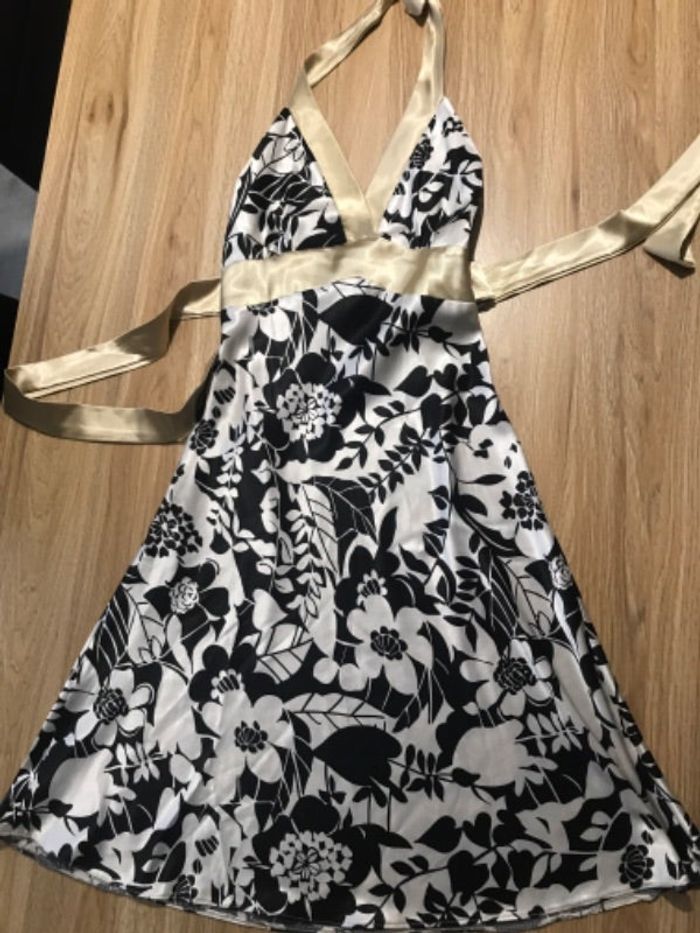 Robe satin dos nu