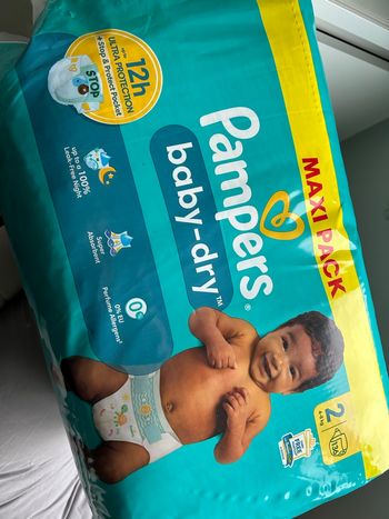 136 couches pampers Taille 2