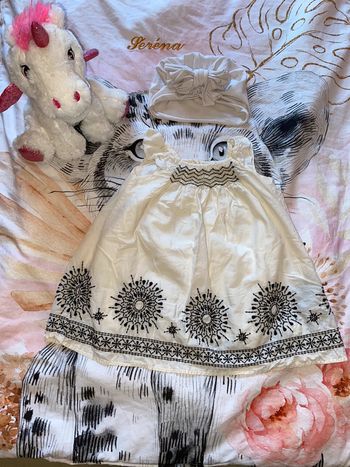 Robe doublée et fichu, taille 6-12 mois, marque Baby Gap.