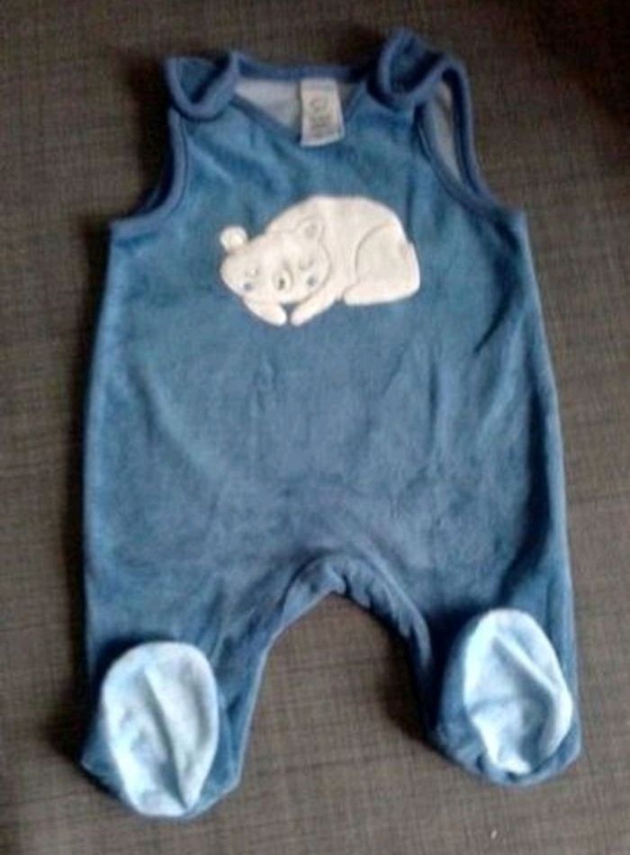 Grenouillere en velours 1mois en TBE C&A - photo numéro 2