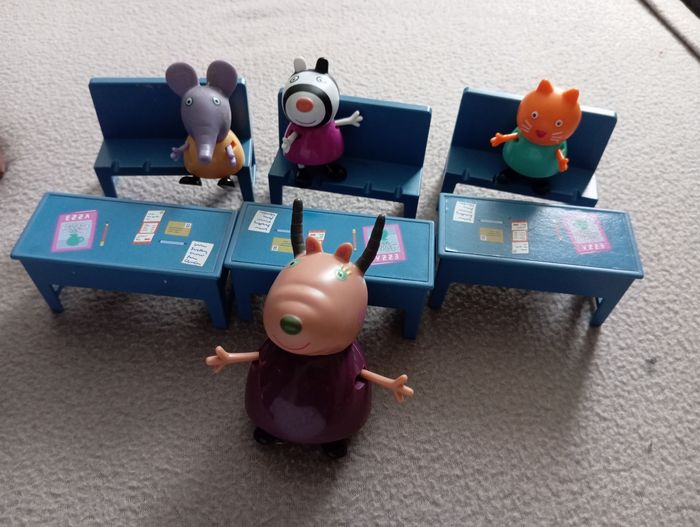 Lot figurines personnages Peppa pig a l'école - photo numéro 2