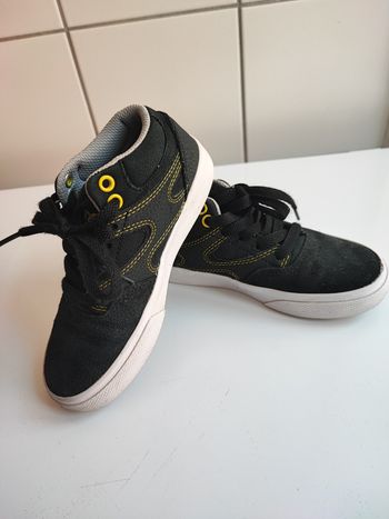 Sneakers DC shoes pointure 30 comme neuves