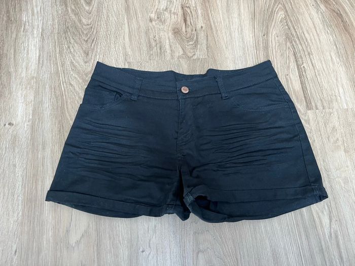 Short pour femme Amisu taille 38 couleur noir très bon état