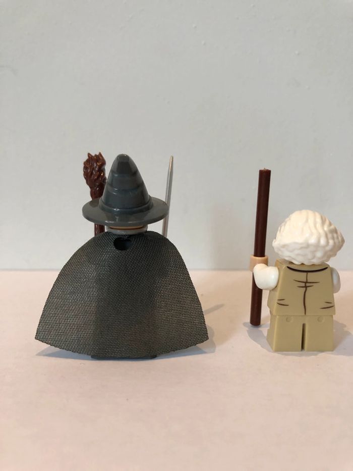 Figurine type lego Gandalf le gris et Bilbon avec l’anneau de pouvoir. le seigneur des anneaux - photo numéro 3