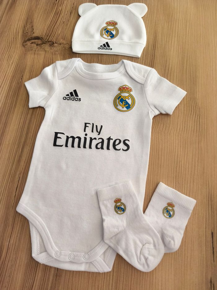 Ensemble bébé cadeau de naissance foot fcm Real Madrid - photo numéro 3