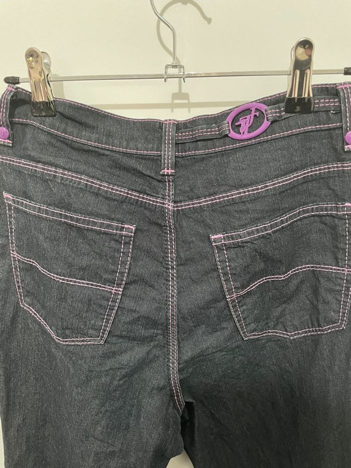 Jean au coutures violettes - photo numéro 2