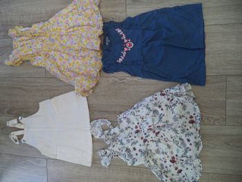 Lot 4 robes été 3 ans dont 1 zara