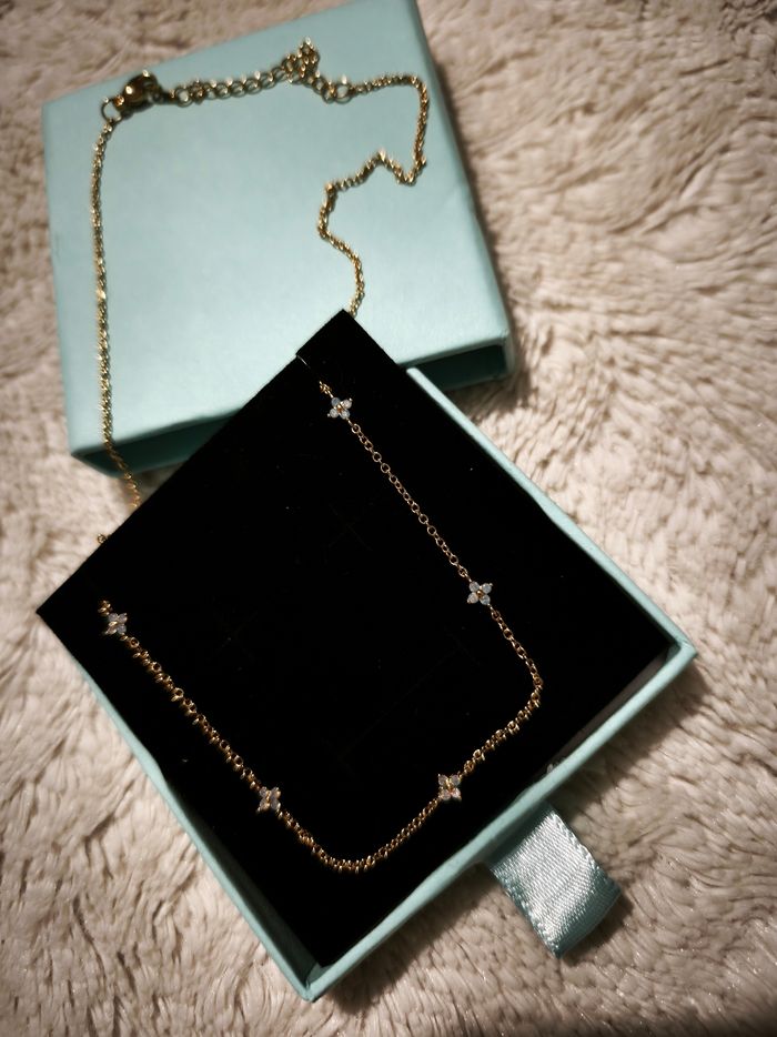 Collier acier inoxydable doré – fleurs délicates - photo numéro 2