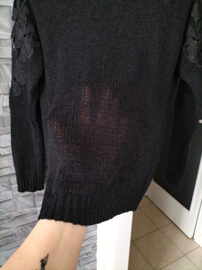Pull noir grosse maille ajourée broderie sur les épaules et manches taille L/Xl - photo numéro 2