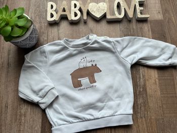 - Pull Kiabi - 2 ans  - bon état, tache 