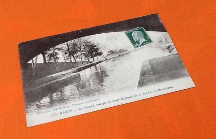 Carte postale ancienne Agen (Lot-et-Garonne) Le canal, vue prise sous le pont de la route de Bord - photo numéro 4