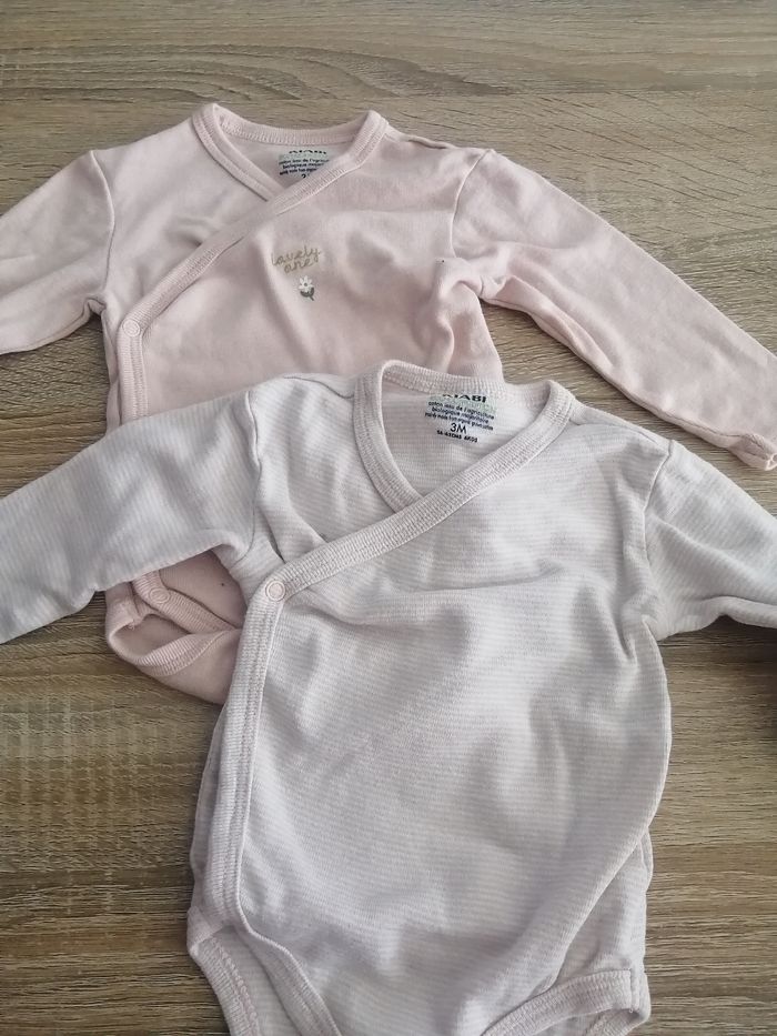 Lot 8 bodies manche longue kiabi et petit bateau - photo numéro 3