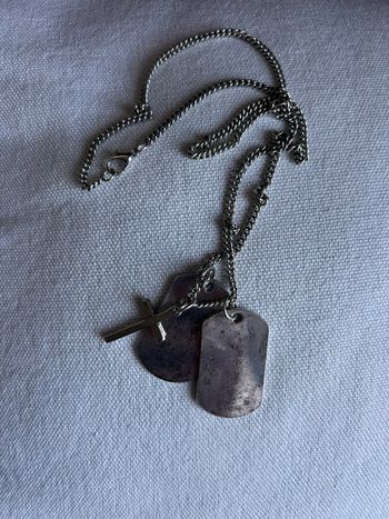 Authentique collier style militaire pour un look streetwear ou vintage.