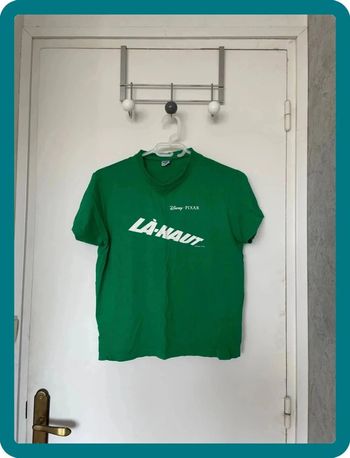 T-shirt vert la haut