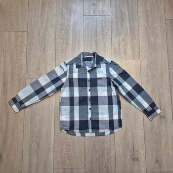 Très jolie chemise à  carreaux bleu clair, bleu laine et blanche. Garçon 9 ans. Marque H&M