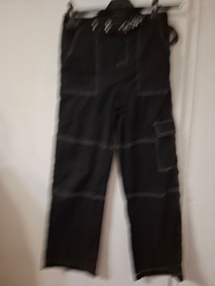 Pontalon cargo taille 10 ans en tres bon etat - photo numéro 2