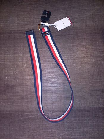 Neuf marque Tommy Hilfiger.  80cm