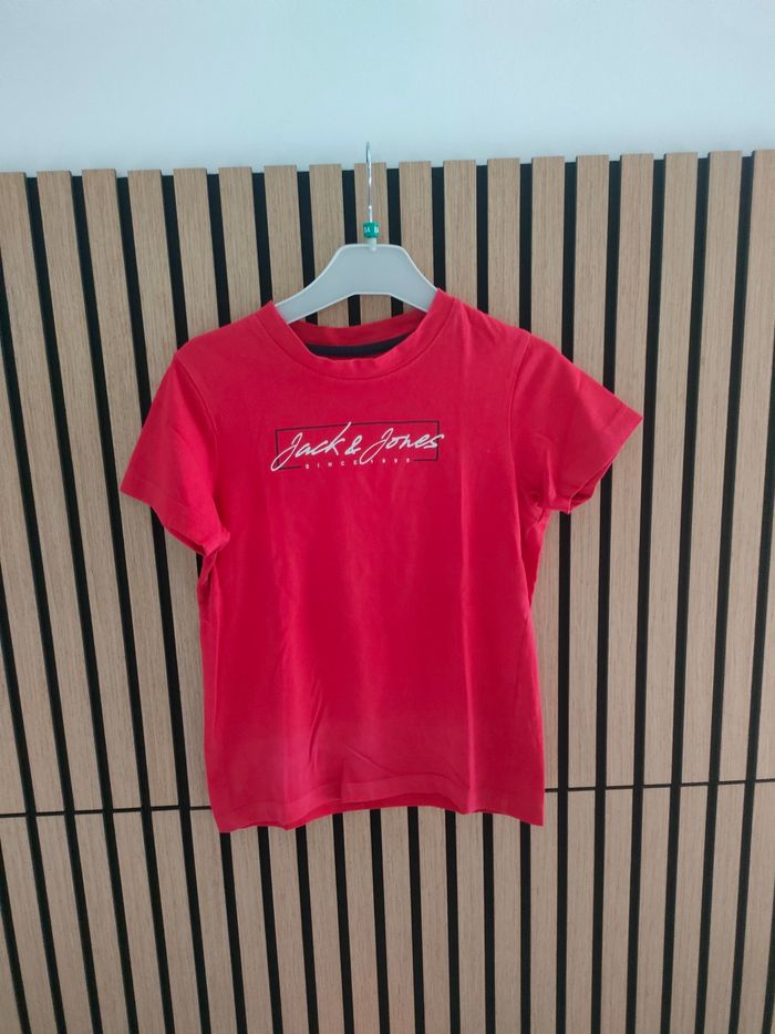 Lots de tee shirt et pull taille 8ans - photo numéro 5