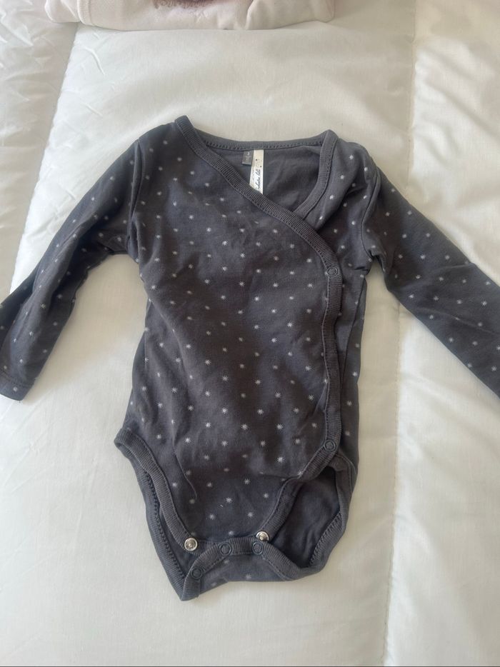 Lot bodies fille + pyjama - photo numéro 4