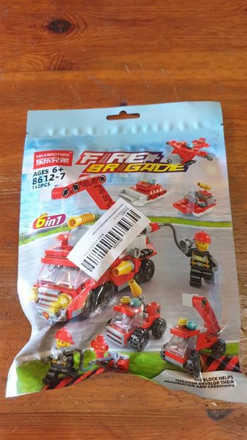 Blocs de construction 6 en 1 Camion de Pompiers Figurines Pompiers (Style Lego)