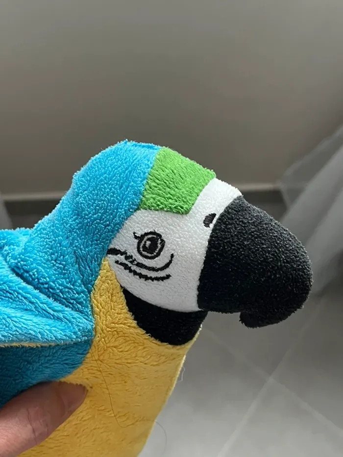 Peluche perroquet bleu et jaune - photo numéro 2