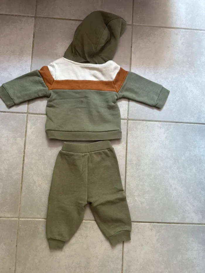 Ensemble pantalon + sweat à capuche taille 6 mois - photo numéro 2