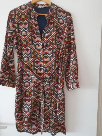 Robe mi longue forme droite boutonnée