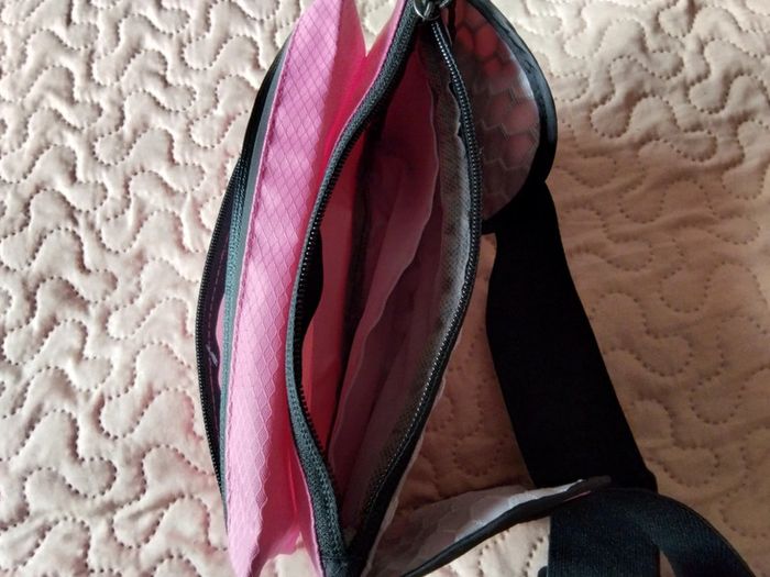 Sac banane. Pour fille. Matière aérée qui va sur le corps . Marque s.f.s - photo numéro 2