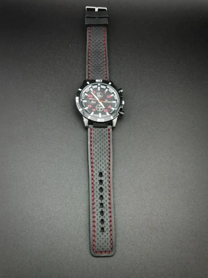 Montre rouge & noire, style sportif - photo numéro 3