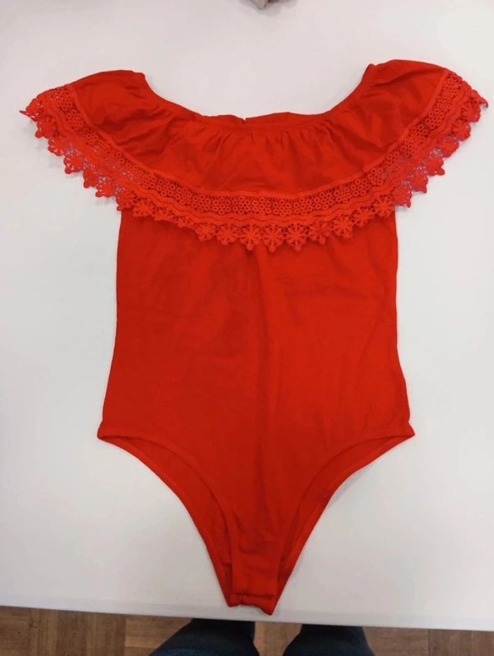 Body rouge - photo numéro 1
