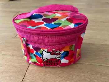 Trousse de toilette perona licence hello Kitty bon état
