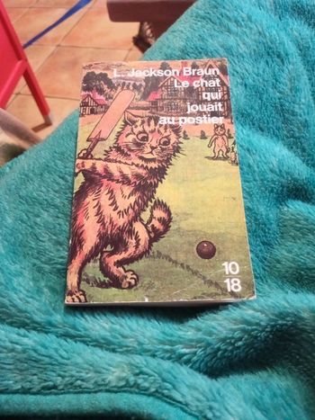 Le chat qui jouait au postier