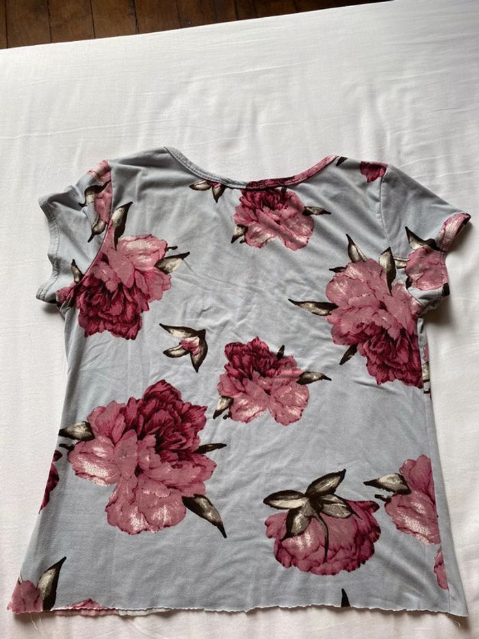 T-shirt fleuri - photo numéro 2