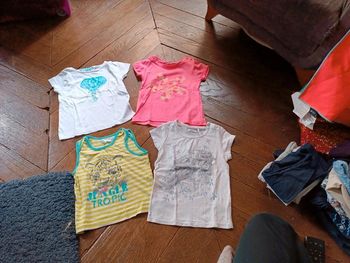 Lot 4 tee shirt taille 18/24mois