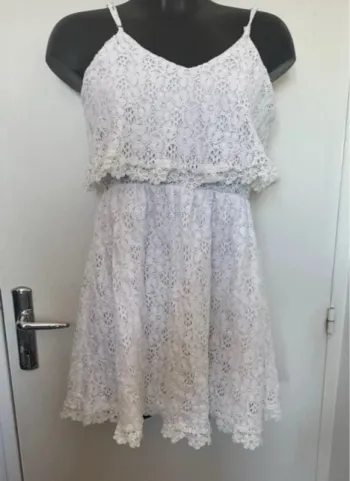 Jolie robe dentelle