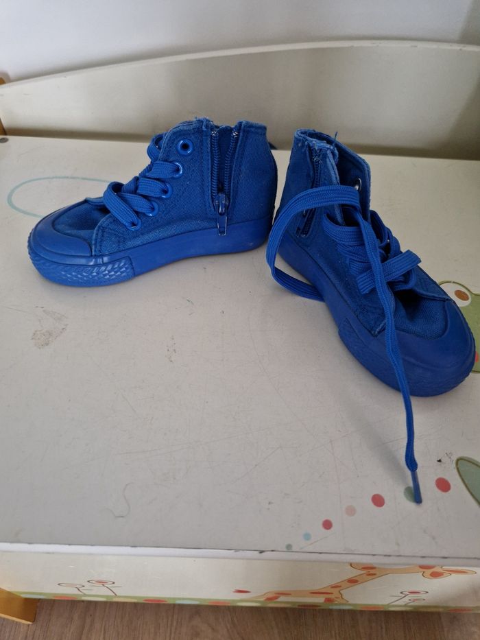 Chaussures montantes bleu électrique T.23