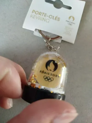 Porte clé boule à neige des JO Paris 2024
