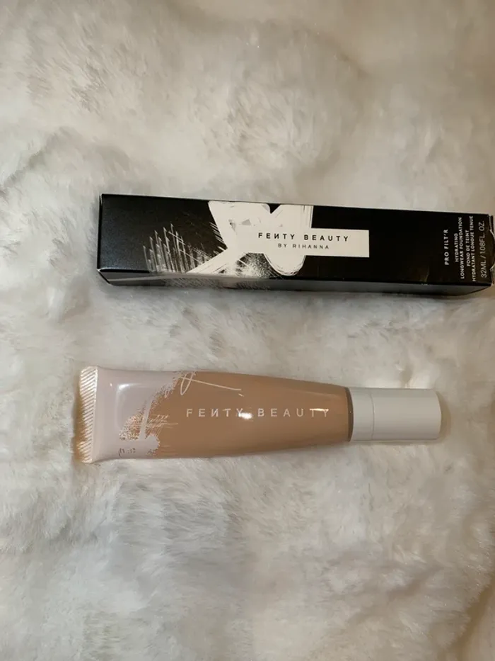 Fond de teint Fenty Beauty teinte 200 ( me contacter avant achat svp ) - photo numéro 6